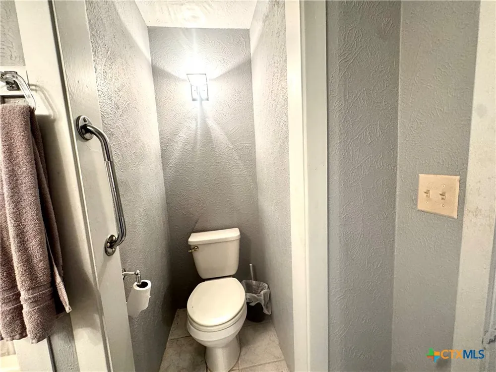 2165 County Rd 457 La Ward, TX 77957
