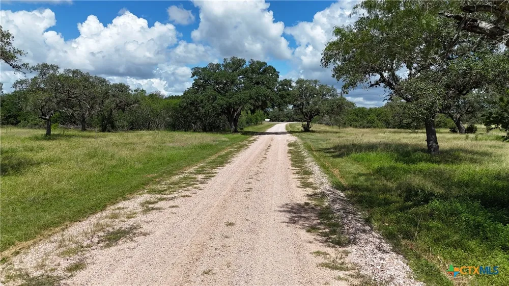 750 Lassman Road Goliad, TX 77963