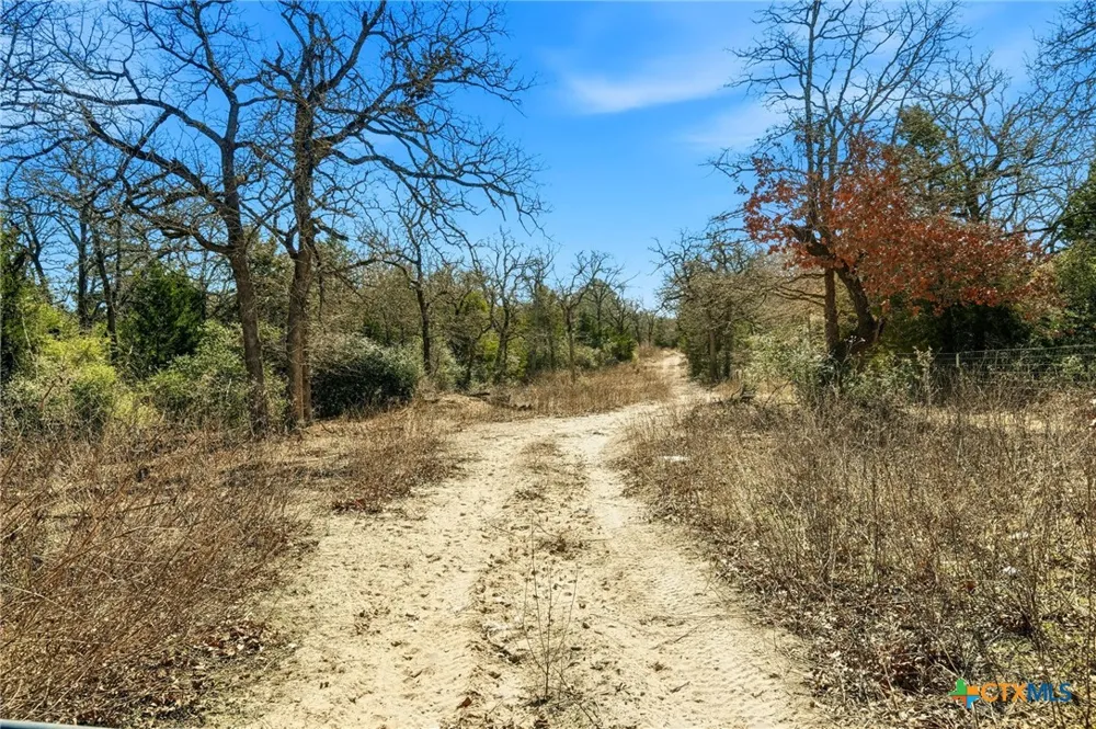 1310 Perry Lane Thorndale, TX 76577