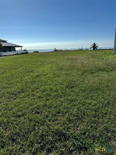 4 W Bay Avenue