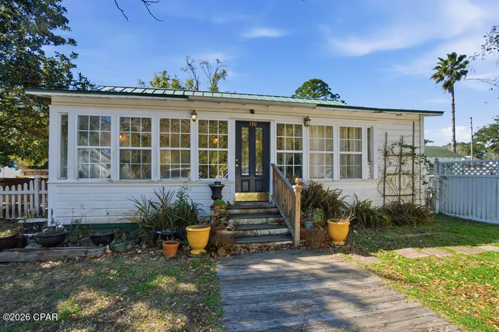 130 Coach Wagoner Street Apalachicola, FL 32320