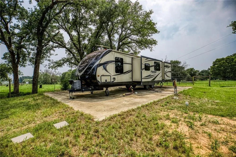 10610 County Road 322 Caldwell, TX 77836