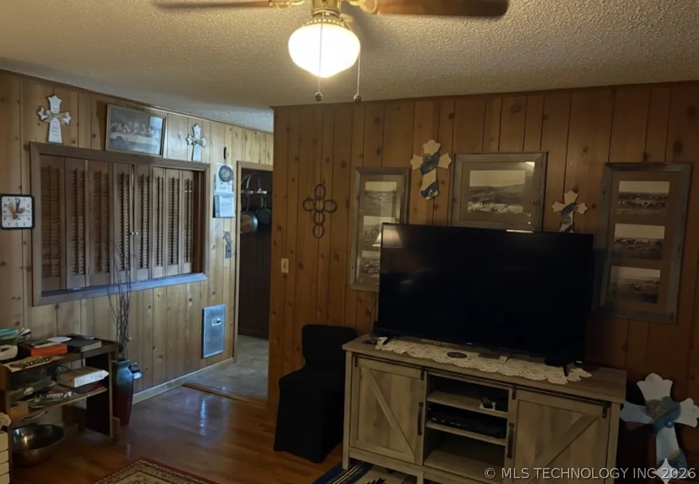 9520 160 ROAD Beggs, OK 74421