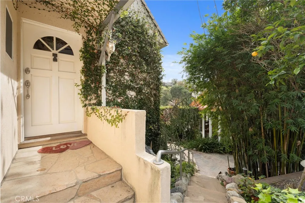 2127 Kress Street Hollywood Hills, CA 90046