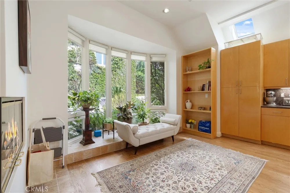 2127 Kress Street Hollywood Hills, CA 90046