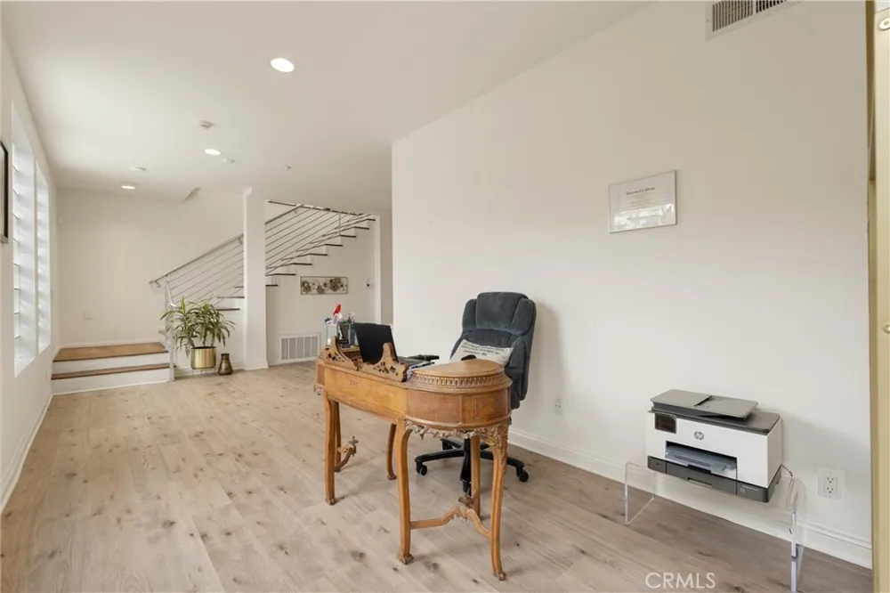 2127 Kress Street Hollywood Hills, CA 90046