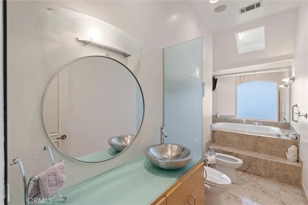 2127 Kress Street Hollywood Hills, CA 90046