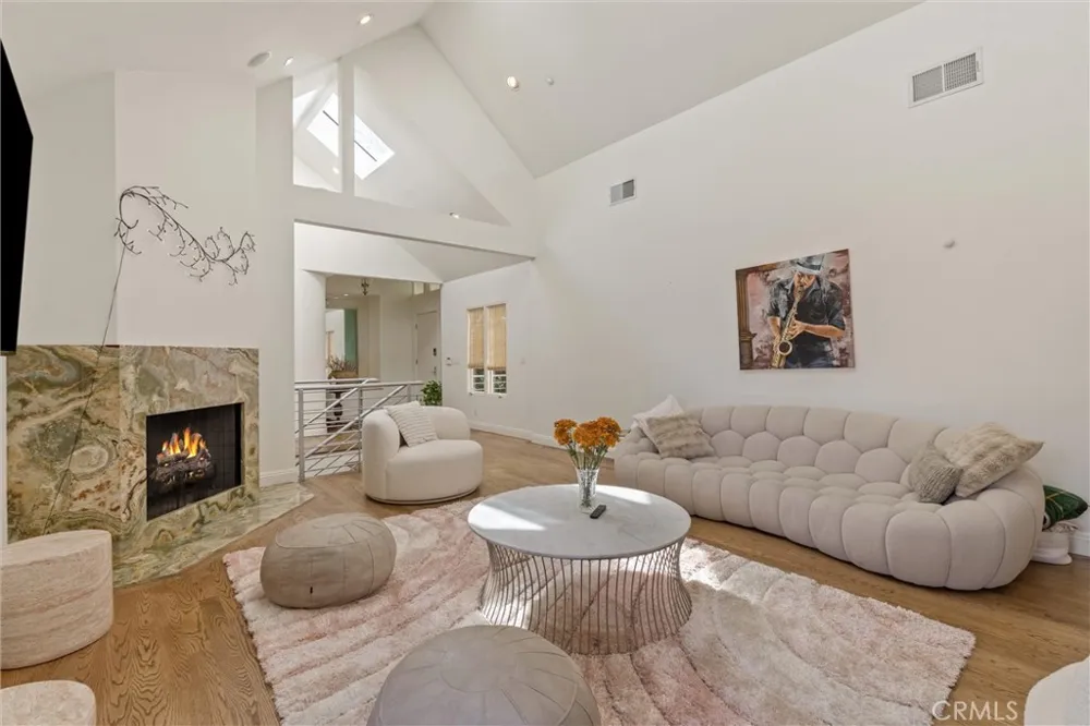 2127 Kress Street Hollywood Hills, CA 90046
