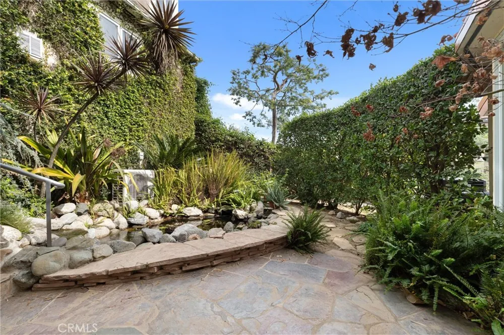 2127 Kress Street Hollywood Hills, CA 90046