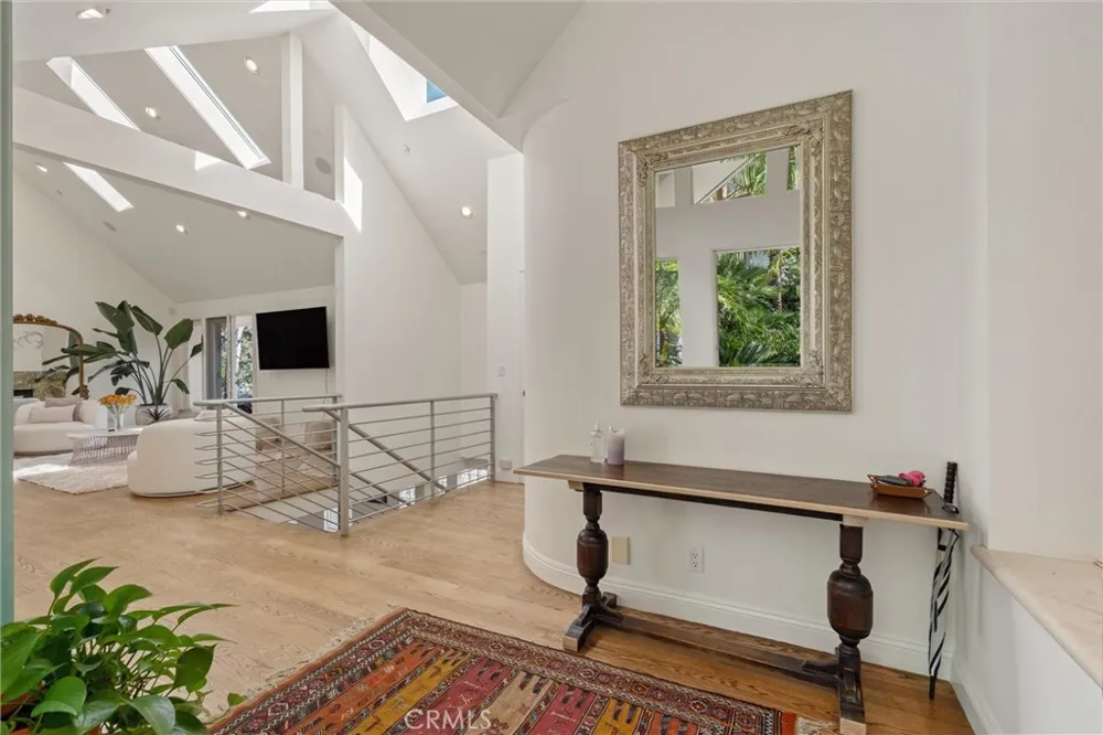 2127 Kress Street Hollywood Hills, CA 90046