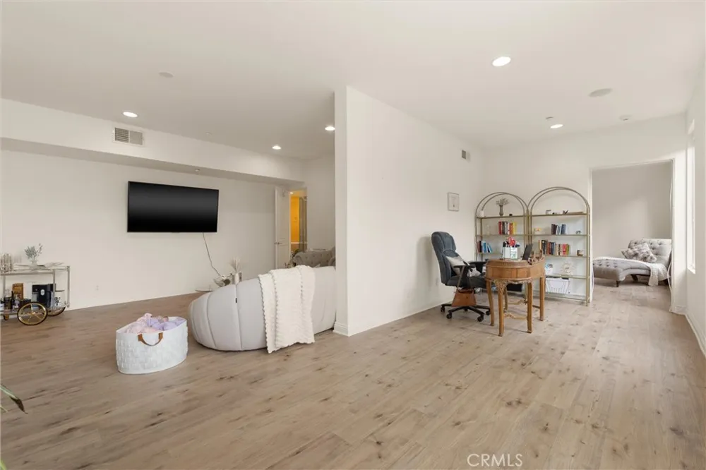 2127 Kress Street Hollywood Hills, CA 90046