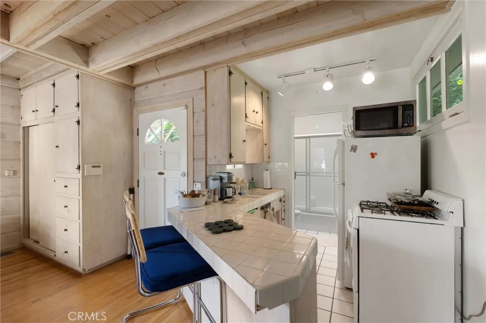 2127 Kress Street Hollywood Hills, CA 90046