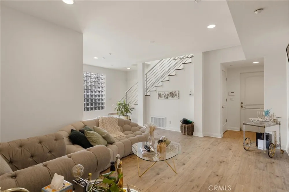 2127 Kress Street Hollywood Hills, CA 90046
