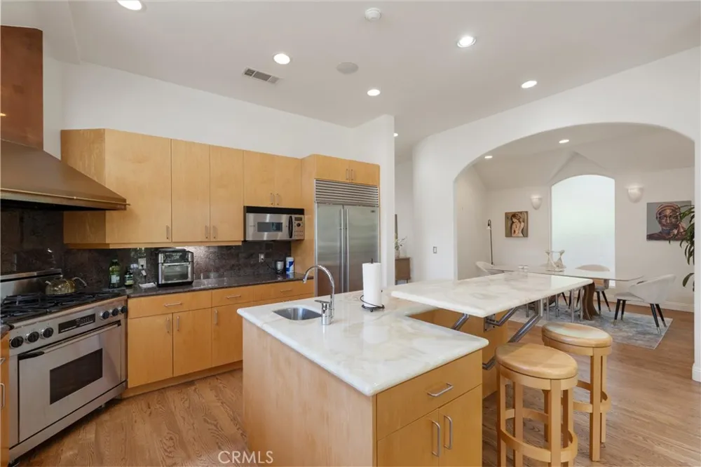 2127 Kress Street Hollywood Hills, CA 90046
