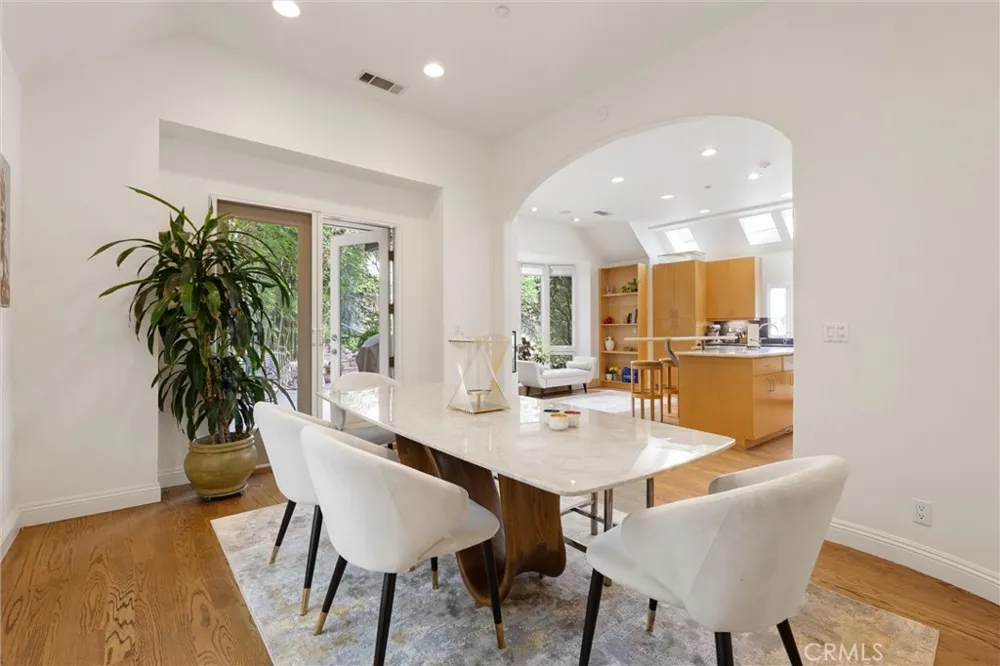 2127 Kress Street Hollywood Hills, CA 90046