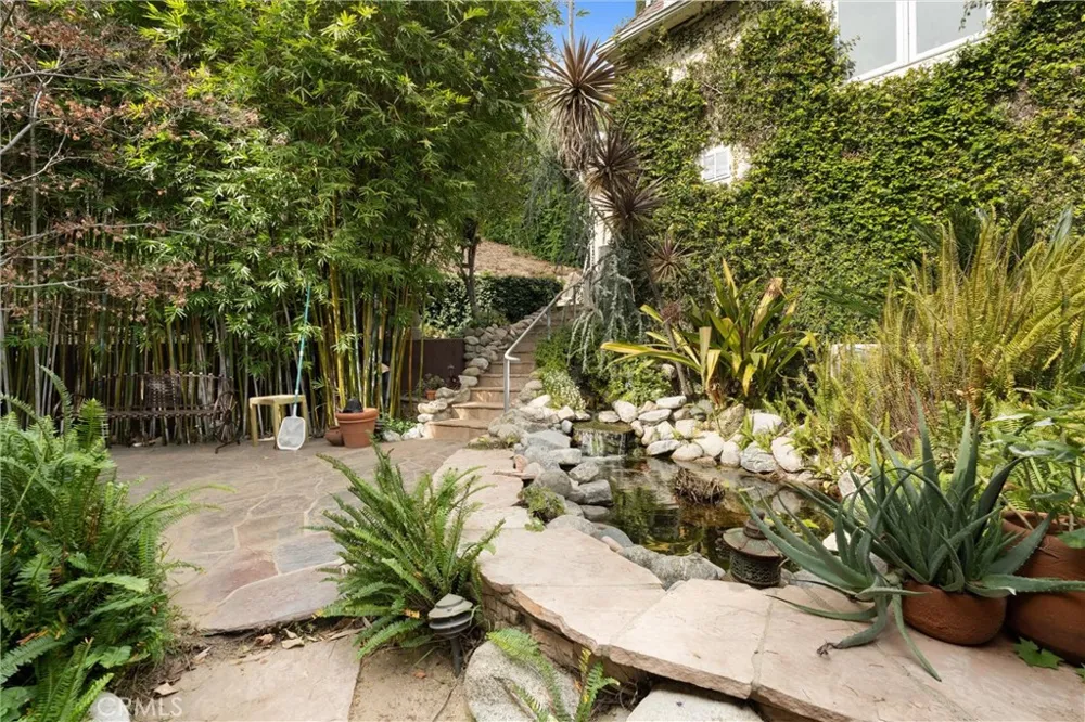 2127 Kress Street Hollywood Hills, CA 90046