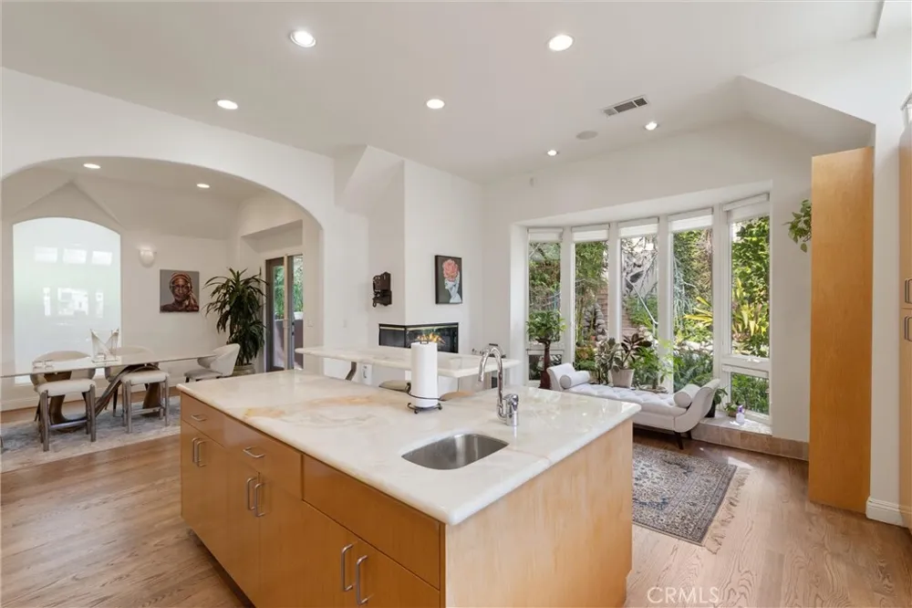 2127 Kress Street Hollywood Hills, CA 90046