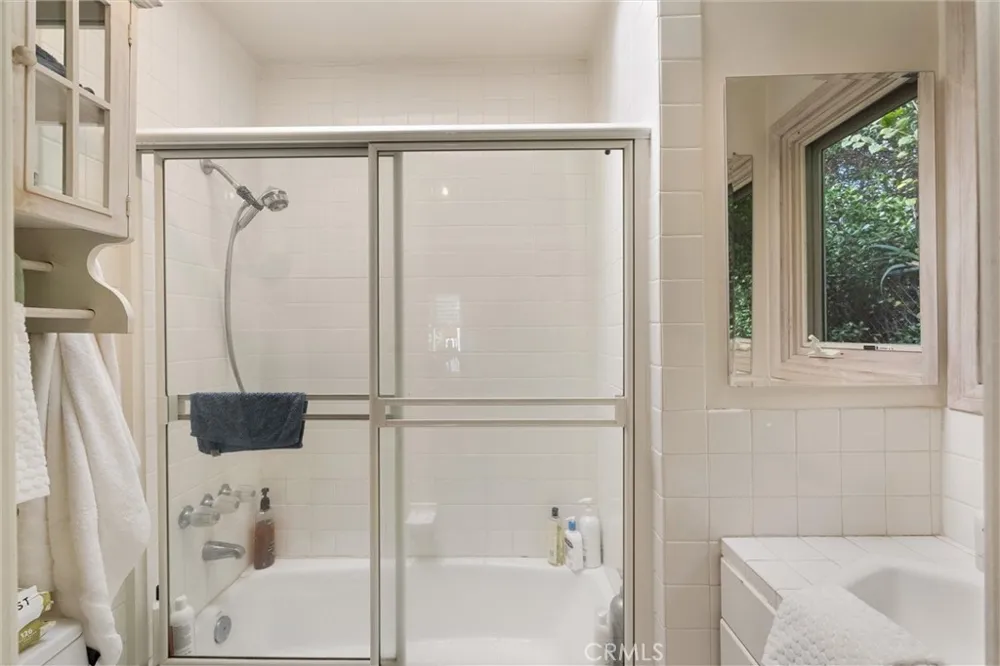 2127 Kress Street Hollywood Hills, CA 90046