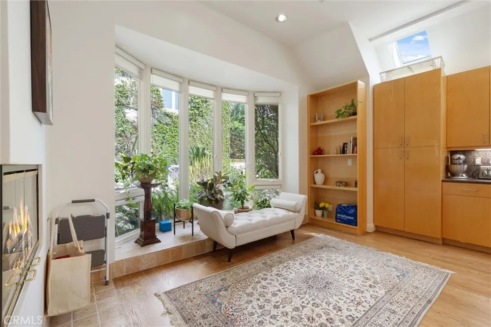 2127 Kress Street Hollywood Hills, CA 90046