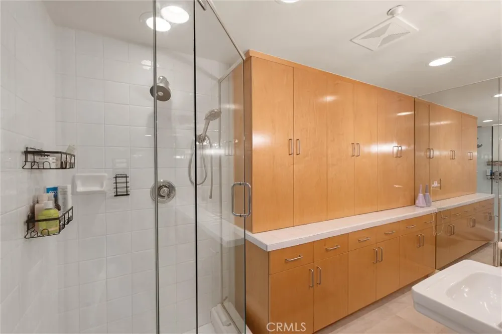 2127 Kress Street Hollywood Hills, CA 90046