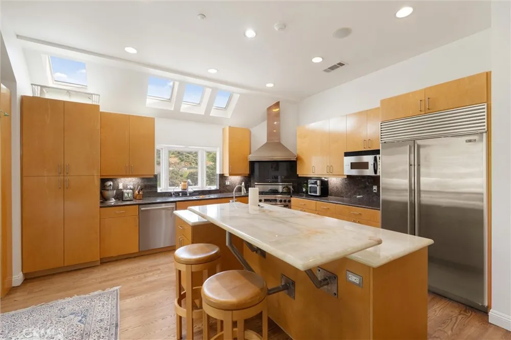 2127 Kress Street Hollywood Hills, CA 90046