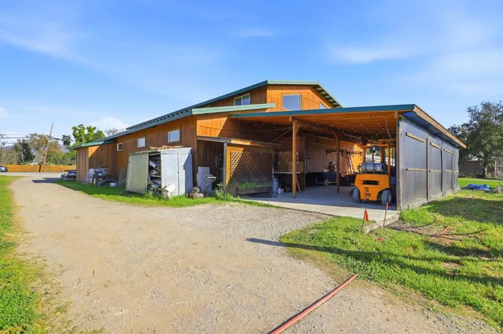 13805 Colony Avenue San Martin, CA 95046