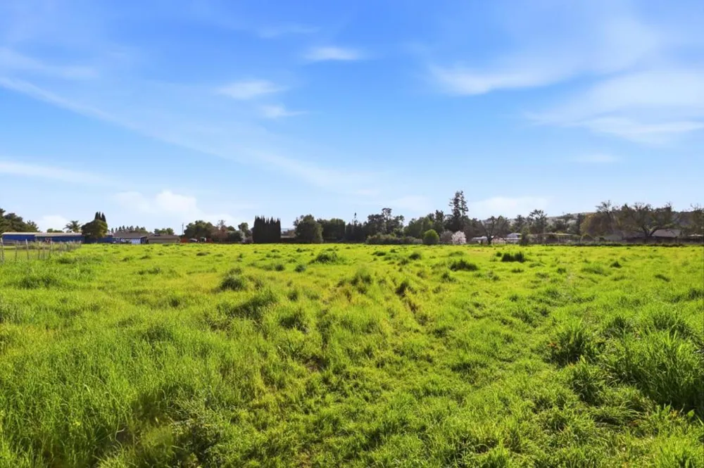 13805 Colony Avenue San Martin, CA 95046