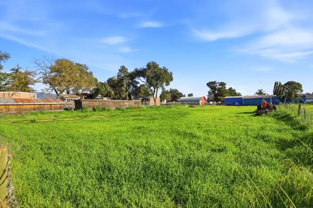 13805 Colony Avenue San Martin, CA 95046