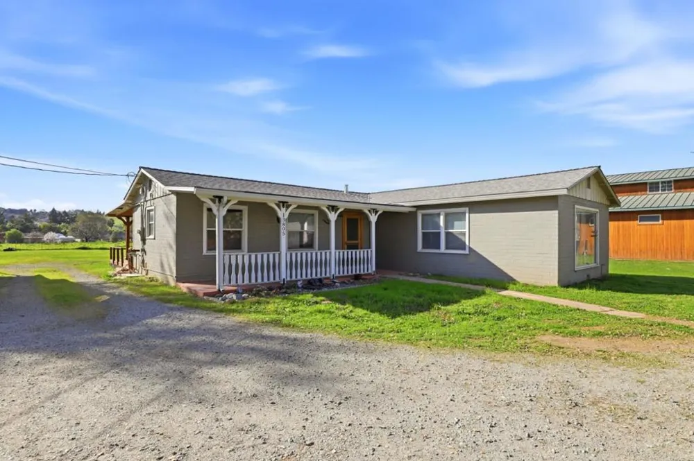13805 Colony Avenue San Martin, CA 95046