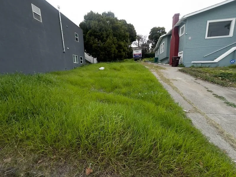 Macarthur Blvd Oakland, CA 94603