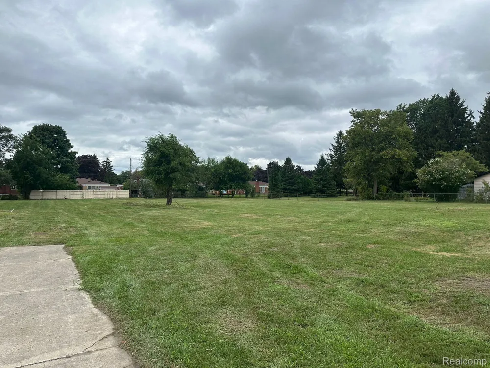 27365 Ryan Road Warren City, MI 48092