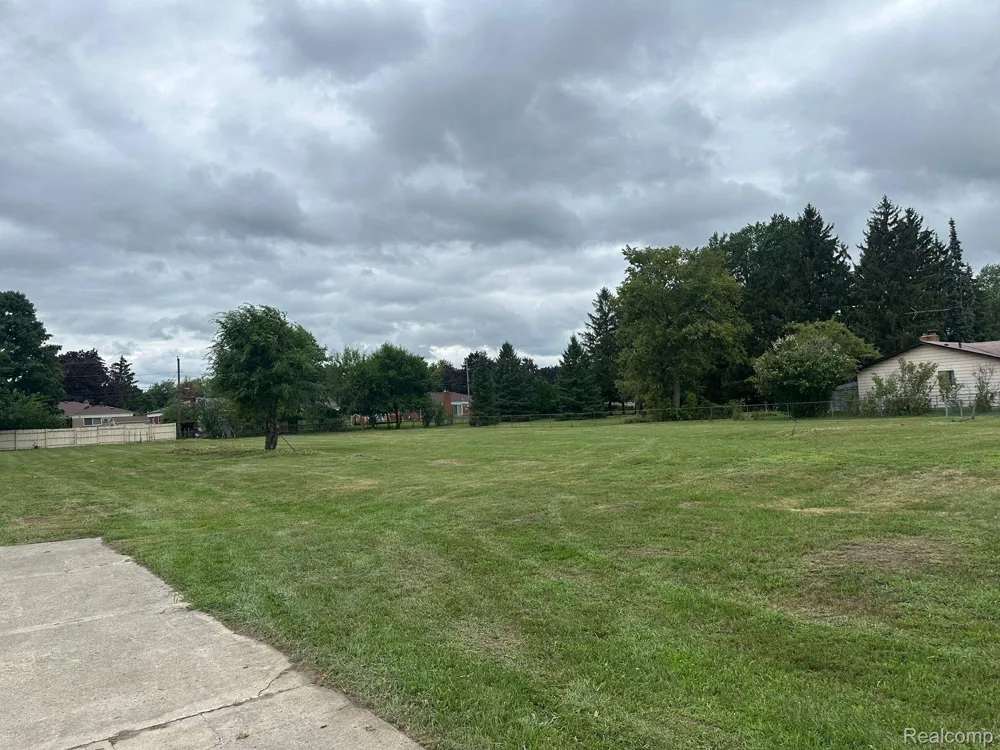 27365 Ryan Road Warren City, MI 48092