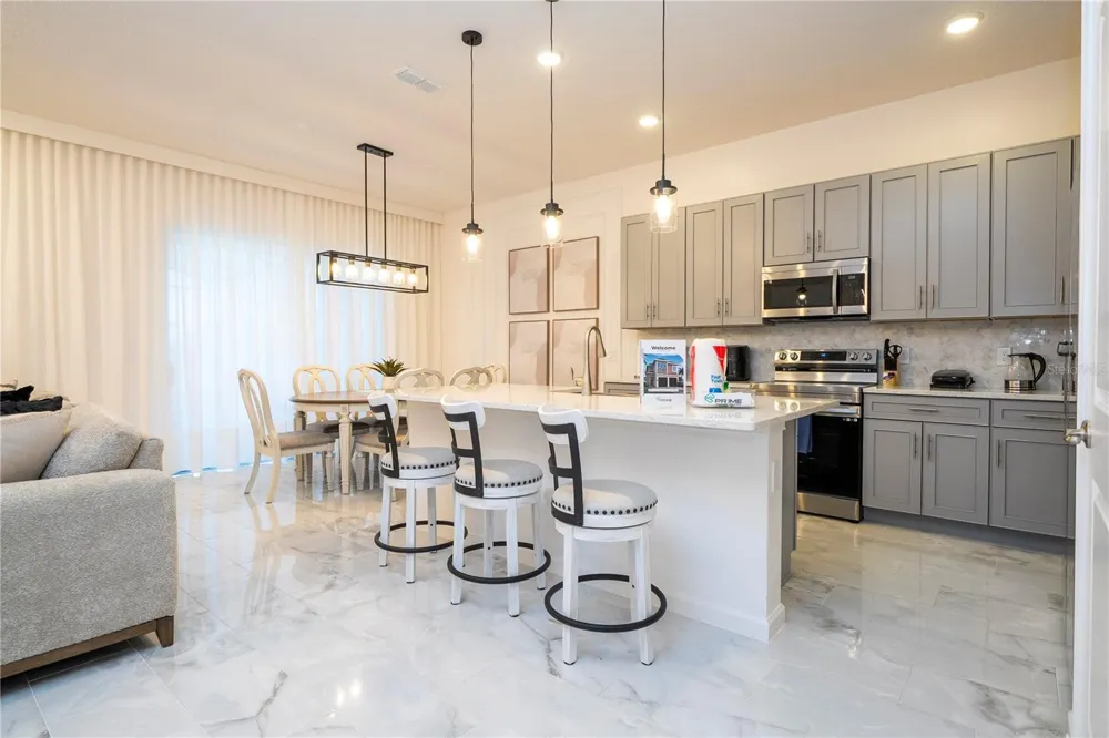 5860 HIGH SEAS DRIVE Orlando, FL 32821