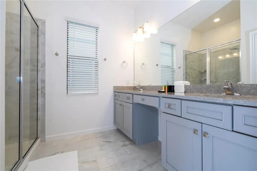 5860 HIGH SEAS DRIVE Orlando, FL 32821