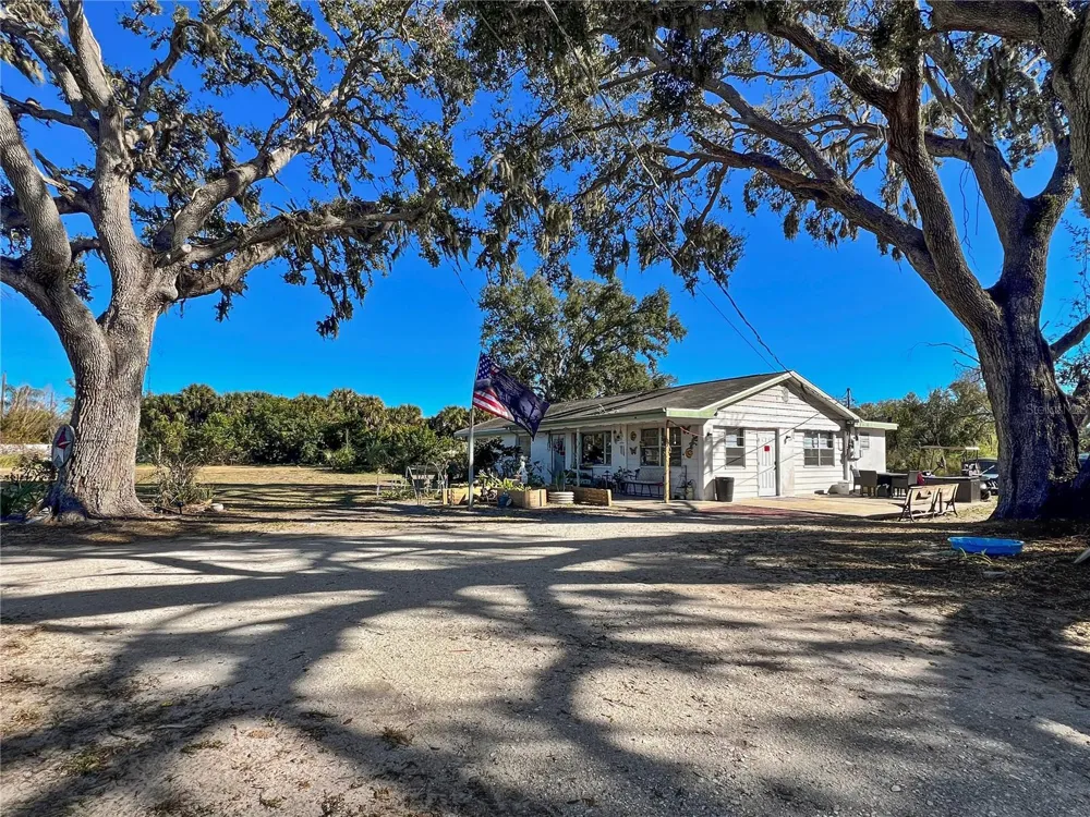 2519 MOCCASIN WALLOW ROAD Palmetto, FL 34221