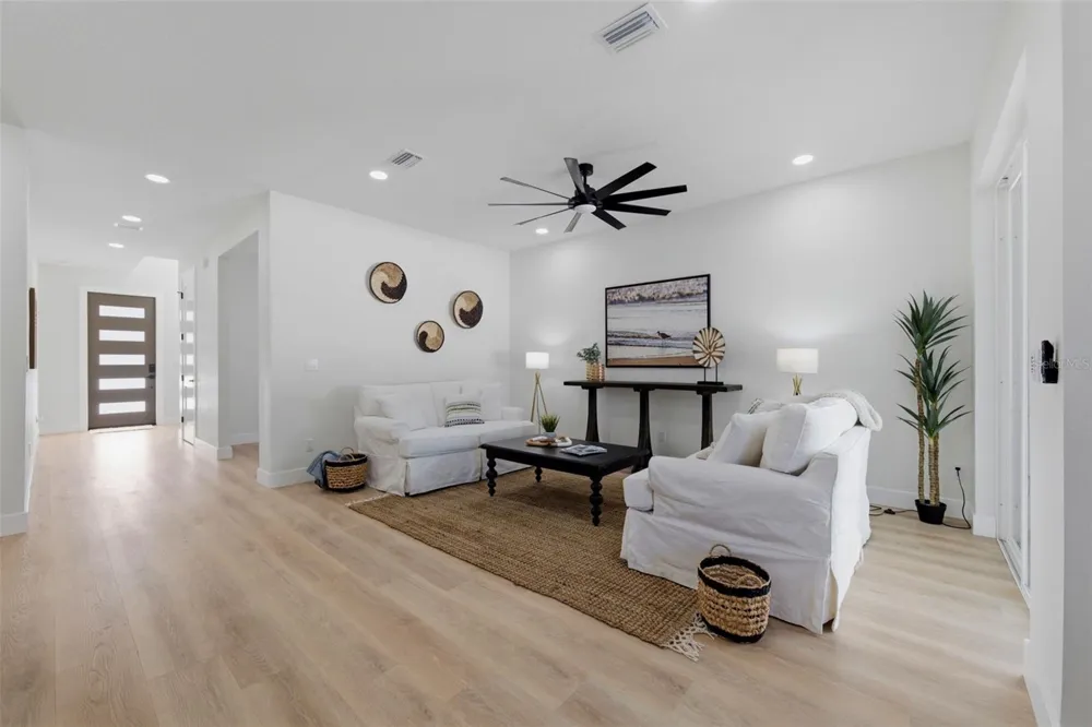 6805 S ELEMETA STREET Tampa, FL 33616