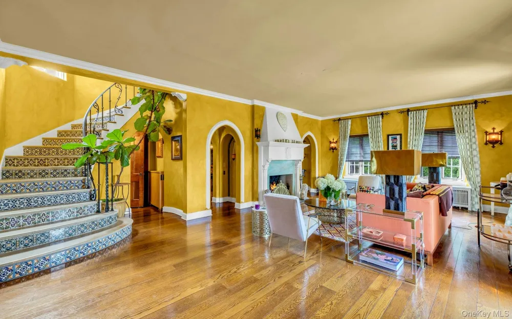 259 Lakeview Avenue W Brightwaters, NY 11718