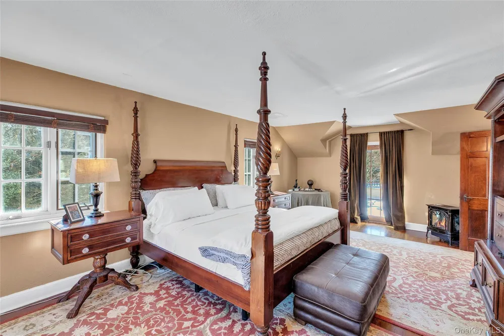 259 Lakeview Avenue W Brightwaters, NY 11718