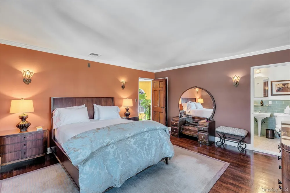 259 Lakeview Avenue W Brightwaters, NY 11718