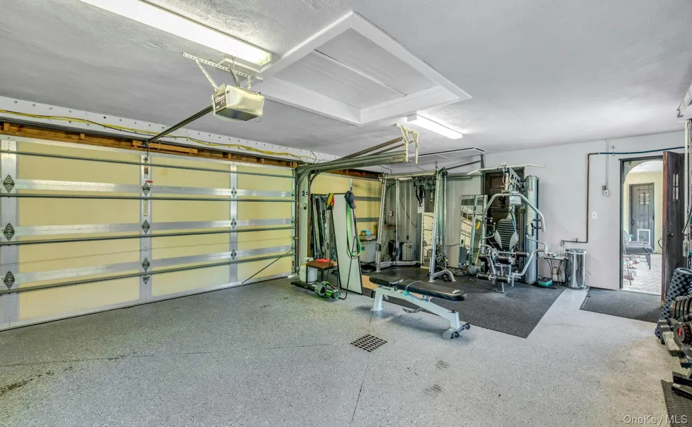 259 Lakeview Avenue W Brightwaters, NY 11718