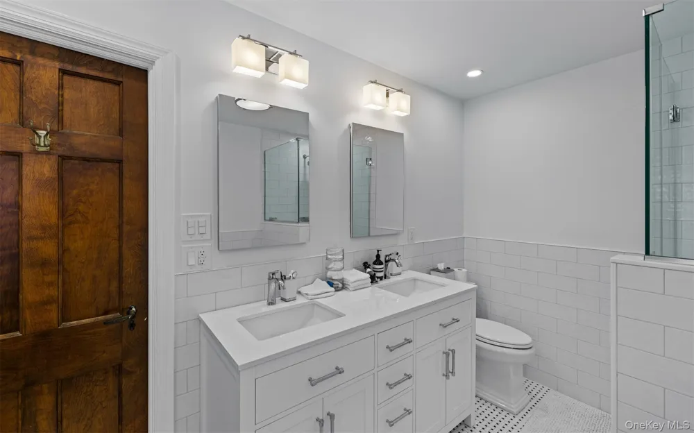 259 Lakeview Avenue W Brightwaters, NY 11718