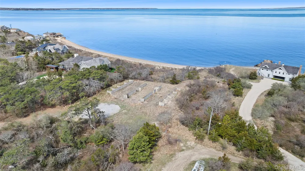 623 Lazy Point Road Amagansett, NY 11930