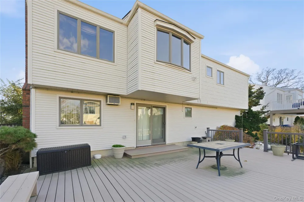 613 Smith Place Oceanside, NY 11572