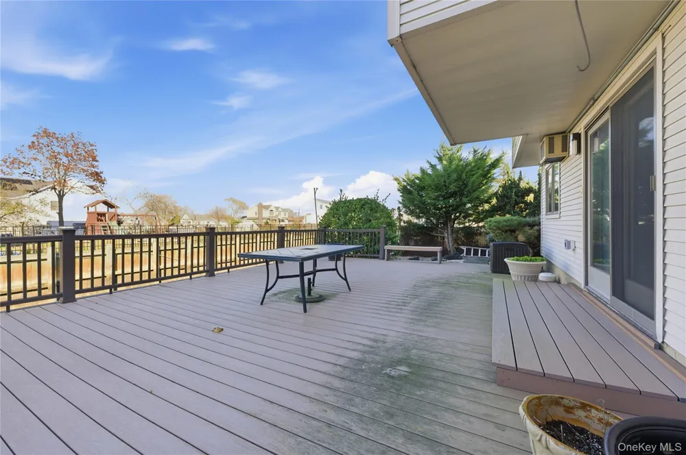 613 Smith Place Oceanside, NY 11572