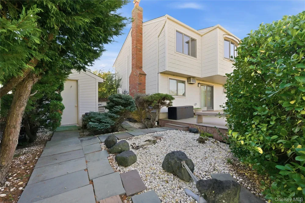 613 Smith Place Oceanside, NY 11572