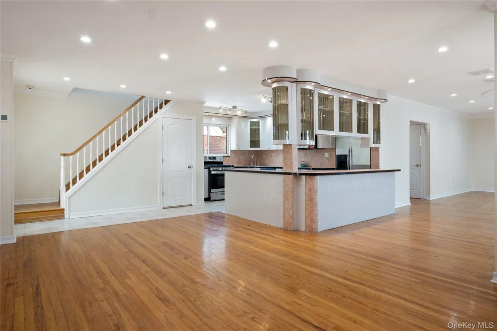 73-33 188th Street Fresh Meadows, NY 11366