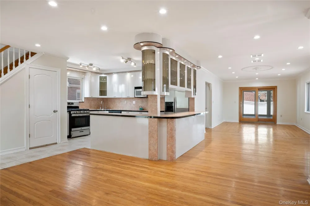 73-33 188th Street Fresh Meadows, NY 11366