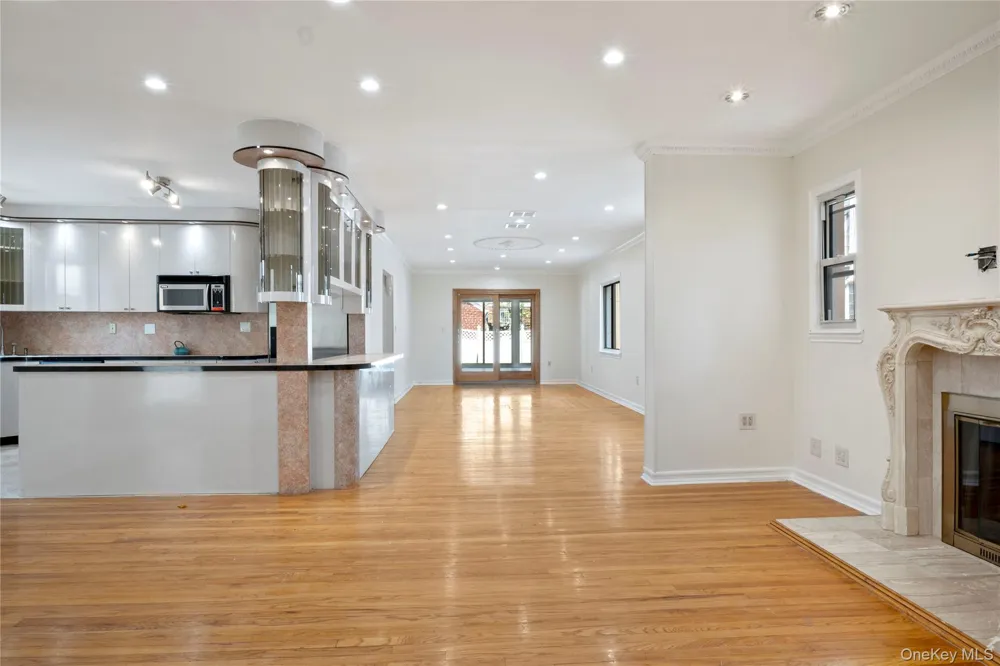 73-33 188th Street Fresh Meadows, NY 11366