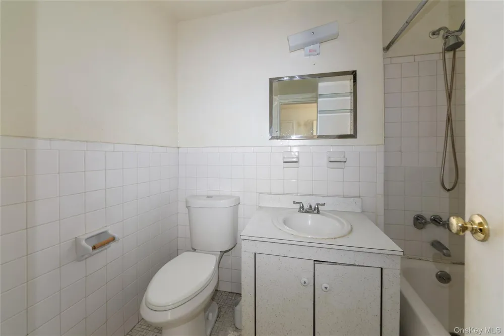 370 Westchester Avenue #2N Port Chester, NY 10573