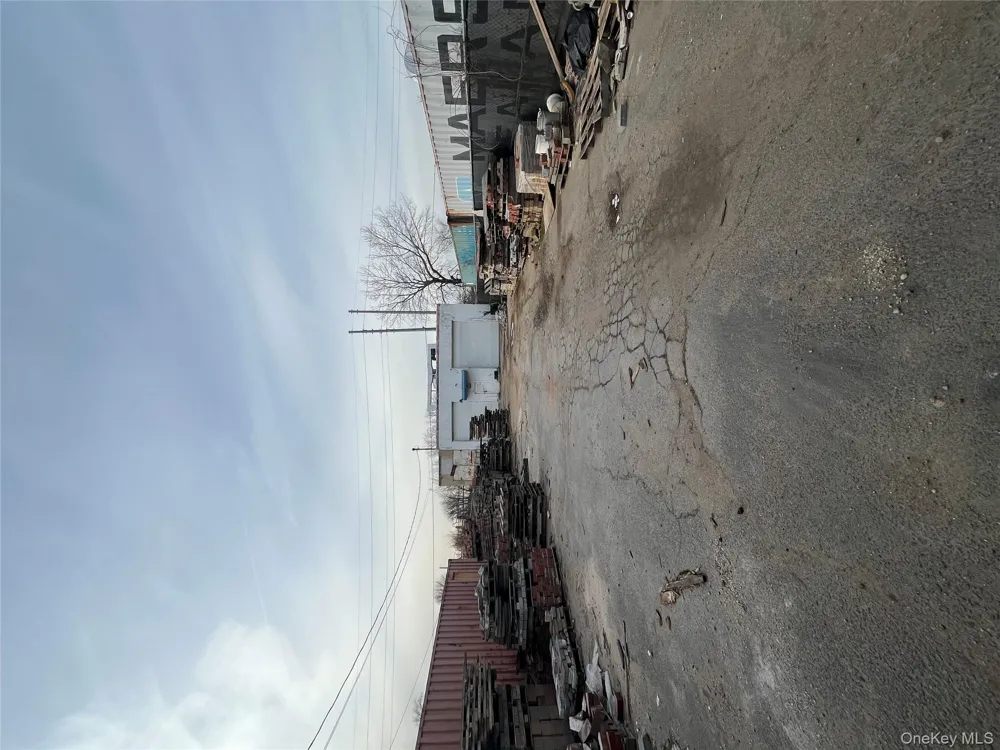 4186-4200 Industrial Place Island Park, NY 11558